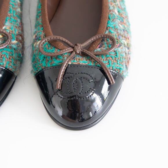 NWOB CHANEL 23A Paris-Dakar Green Tweed Patent CC Cap Toe Bow Ballet Flats EU 36 - Picture 8 of 12